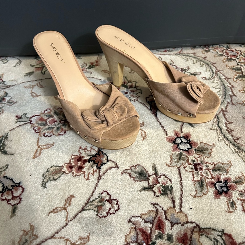 Nine West clogs size 8